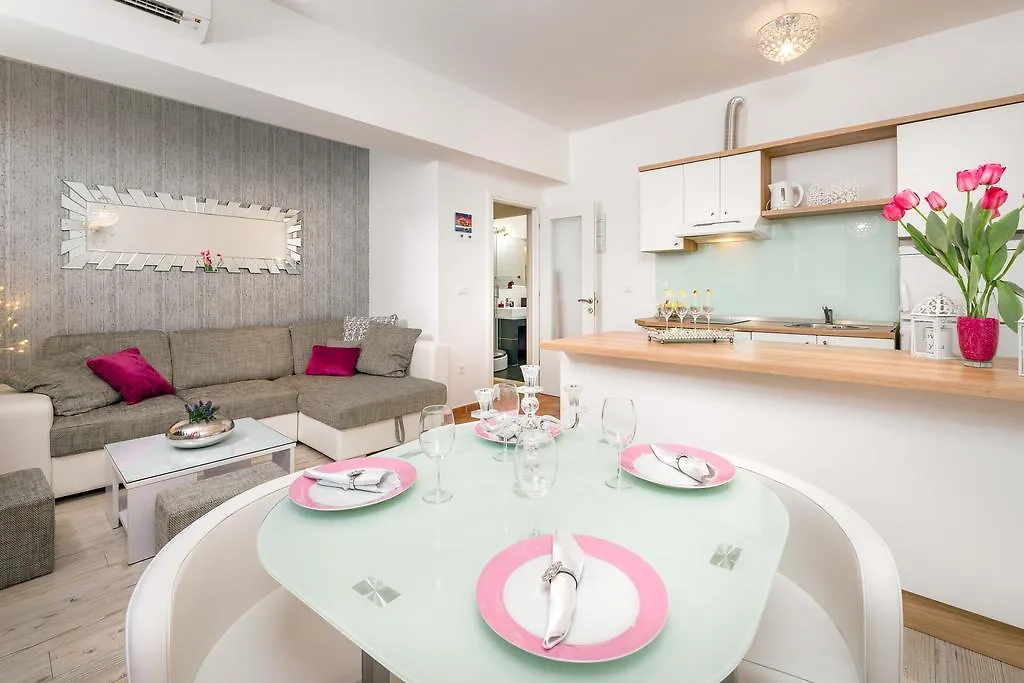 My Place Apartments De Luxe スプリト
